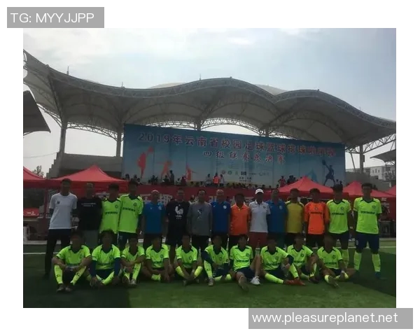 11号篮球与足球双星的传奇人生与辉煌成就揭秘 11号篮球与足球双星的传奇人生与辉煌成就揭秘