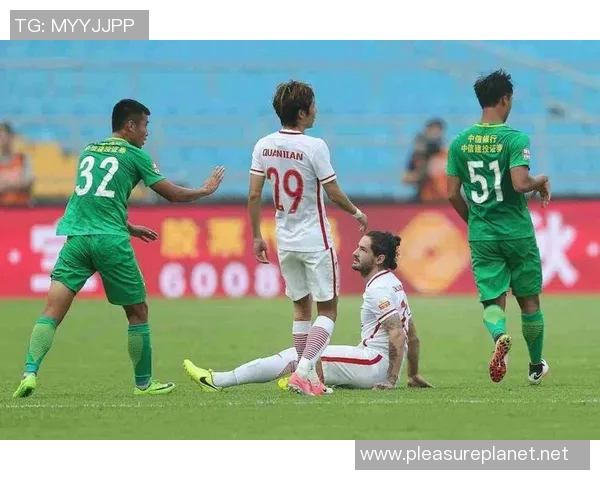 上海足球队以62分领跑挑战赛积分榜展现强劲实力 上海足球队以62分领跑挑战赛积分榜展现强劲实力