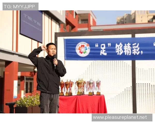 像悟空一样勇敢无畏的足球明星们在绿茵场上展现超凡技艺与不屈精神 像悟空一样勇敢无畏的足球明星们在绿茵场上展现超凡技艺与不屈精神