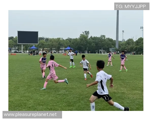 南京足球队的奋斗历程与大师赛的荣耀之路探秘 南京足球队的奋斗历程与大师赛的荣耀之路探秘