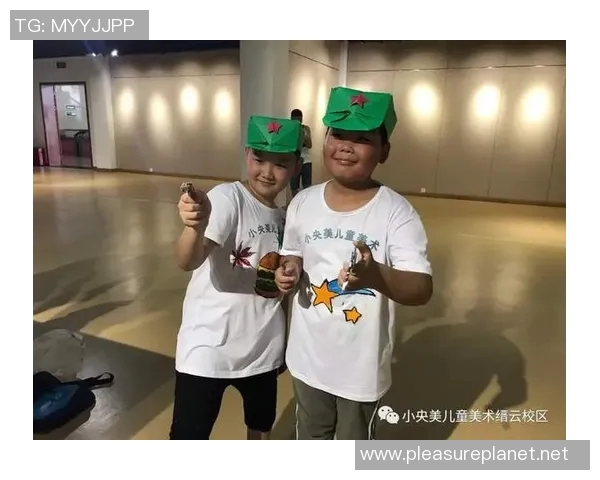 在衣服上绘制足球明星的创意设计与时尚潮流结合的探索之旅 在衣服上绘制足球明星的创意设计与时尚潮流结合的探索之旅