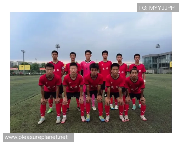 成都男足球明星张的成长之路与未来发展展望 成都男足球明星张的成长之路与未来发展展望