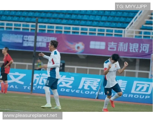 足球明星亲密瞬间高清图片大集合展现他们的魅力与风采 足球明星亲密瞬间高清图片大集合展现他们的魅力与风采