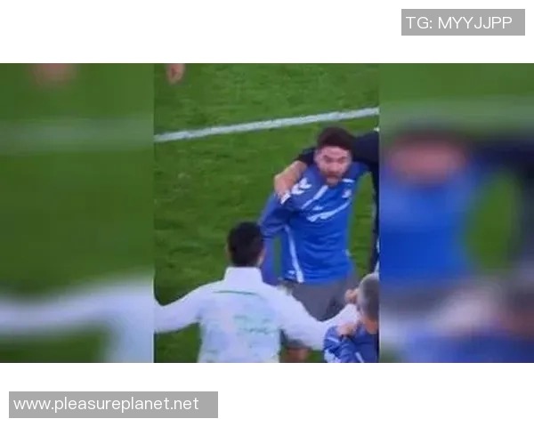 足球明星核弹头的传奇人生与场上风采揭秘 足球明星核弹头的传奇人生与场上风采揭秘