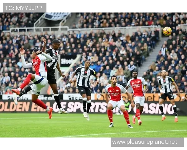 足球明星激烈争执瞬间卡通化展现精彩对抗与激情碰撞 足球明星激烈争执瞬间卡通化展现精彩对抗与激情碰撞