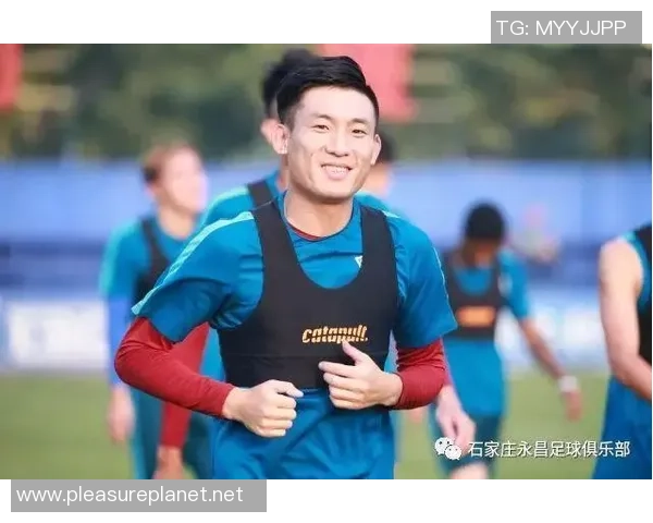 足球明星的奋斗历程与荣耀瞬间征文写作指南 足球明星的奋斗历程与荣耀瞬间征文写作指南